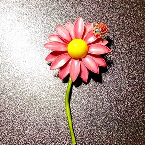Vintage Weiss Enameled Daisy Pin with Ladybug